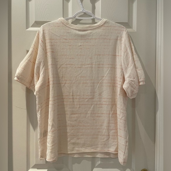 Cream and pink tshirt - Picture 2 of 4
